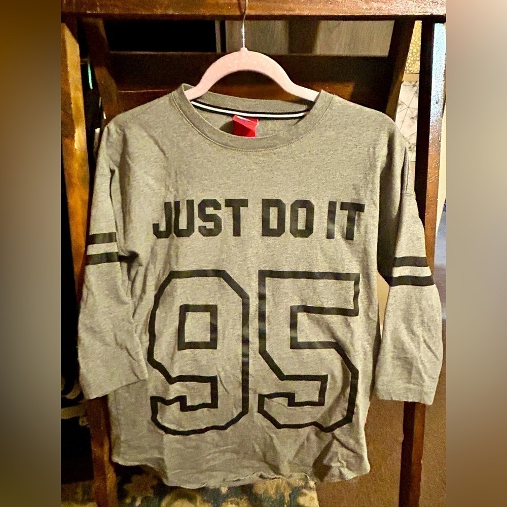Nike ‘JUST DO IT’S baseball tee